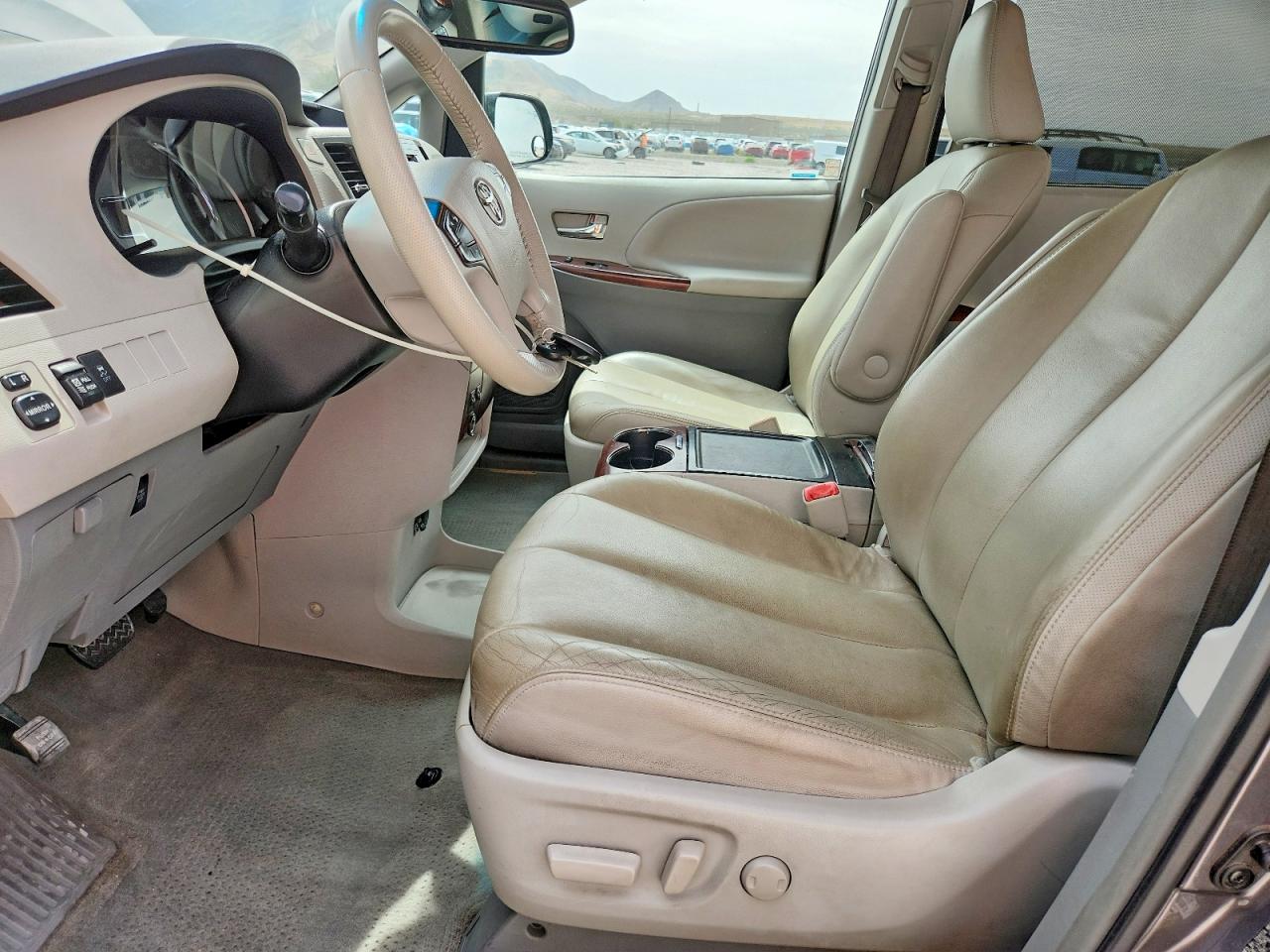 2014 TOYOTA SIENNA