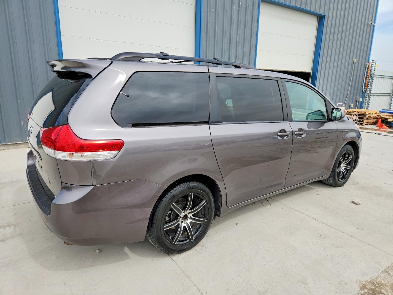 2014 TOYOTA SIENNA