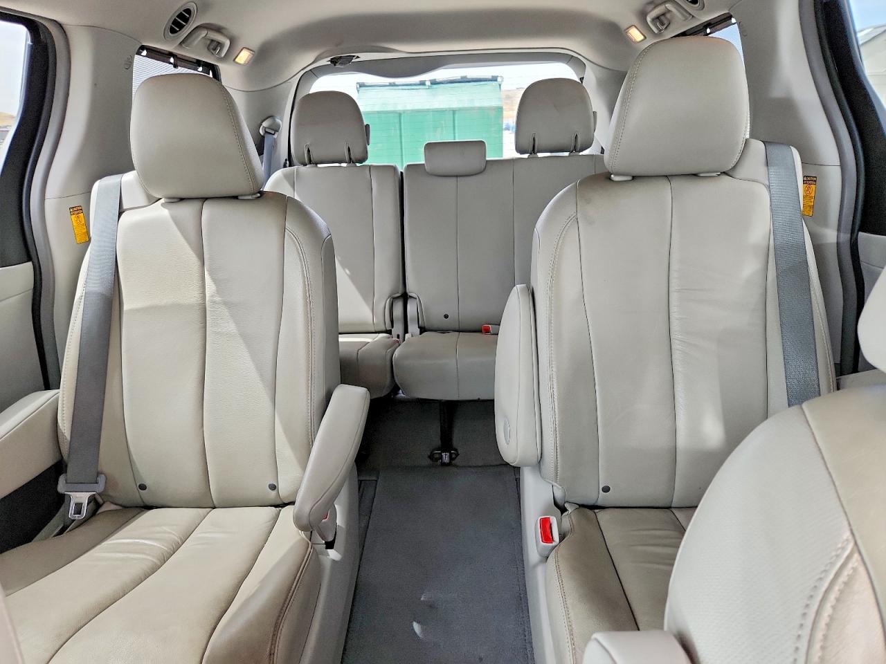 2014 TOYOTA SIENNA