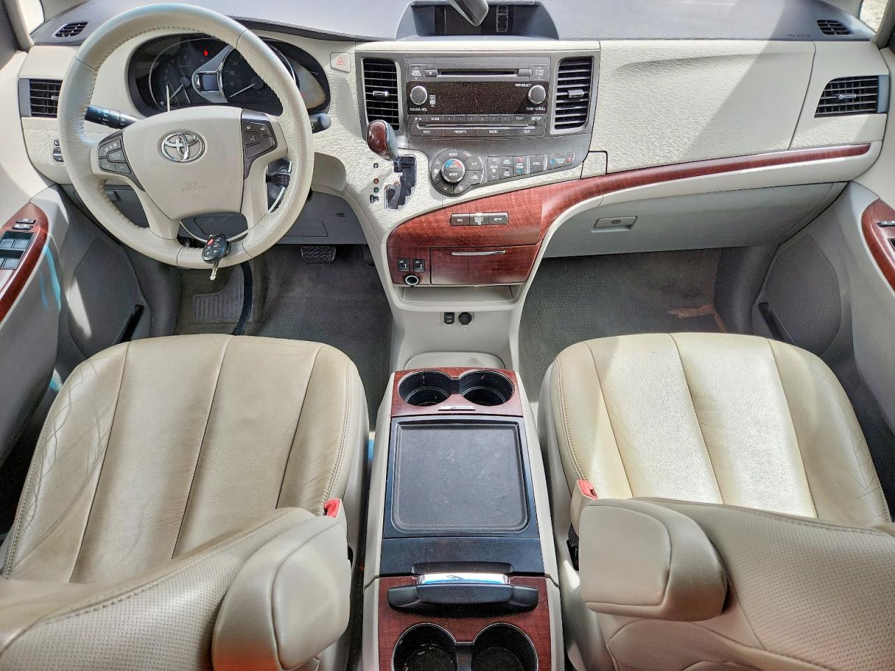 2014 TOYOTA SIENNA