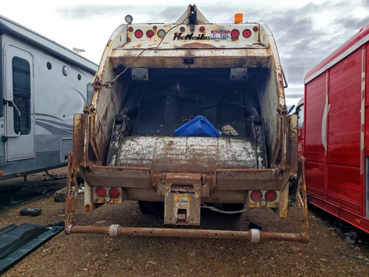 2004 INTERNATIONAL 7000