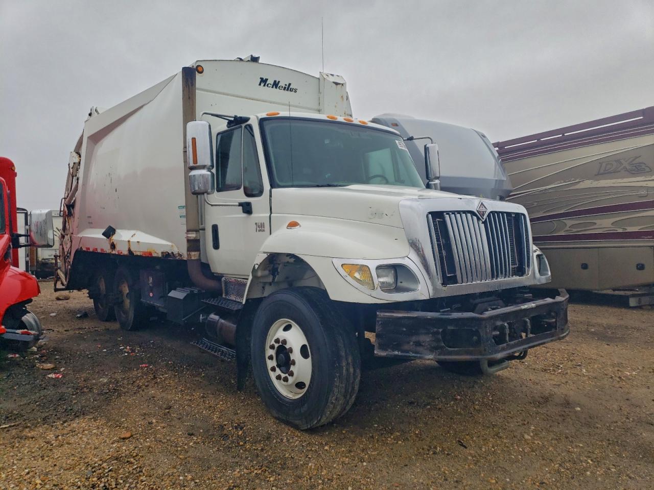 2004 INTERNATIONAL 7000