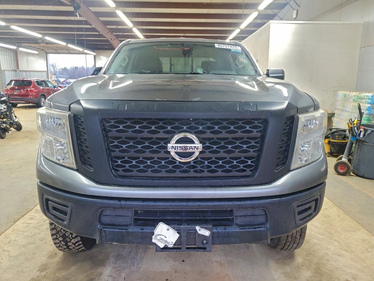 2017 NISSAN TITAN