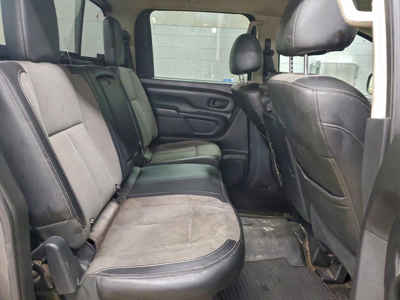 2017 NISSAN TITAN
