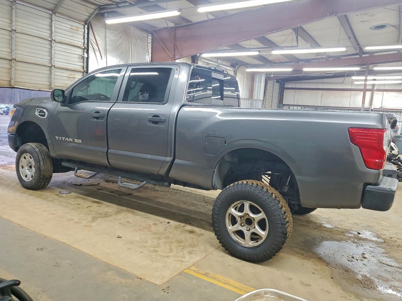 2017 NISSAN TITAN