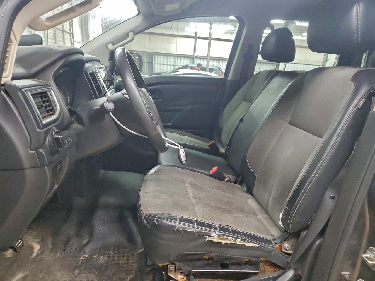2017 NISSAN TITAN