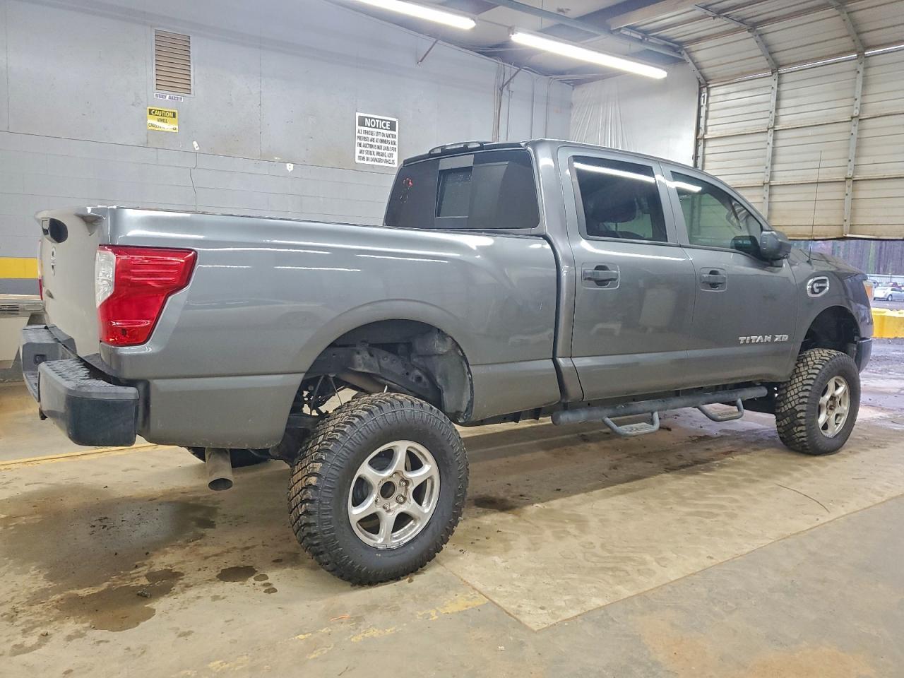 2017 NISSAN TITAN