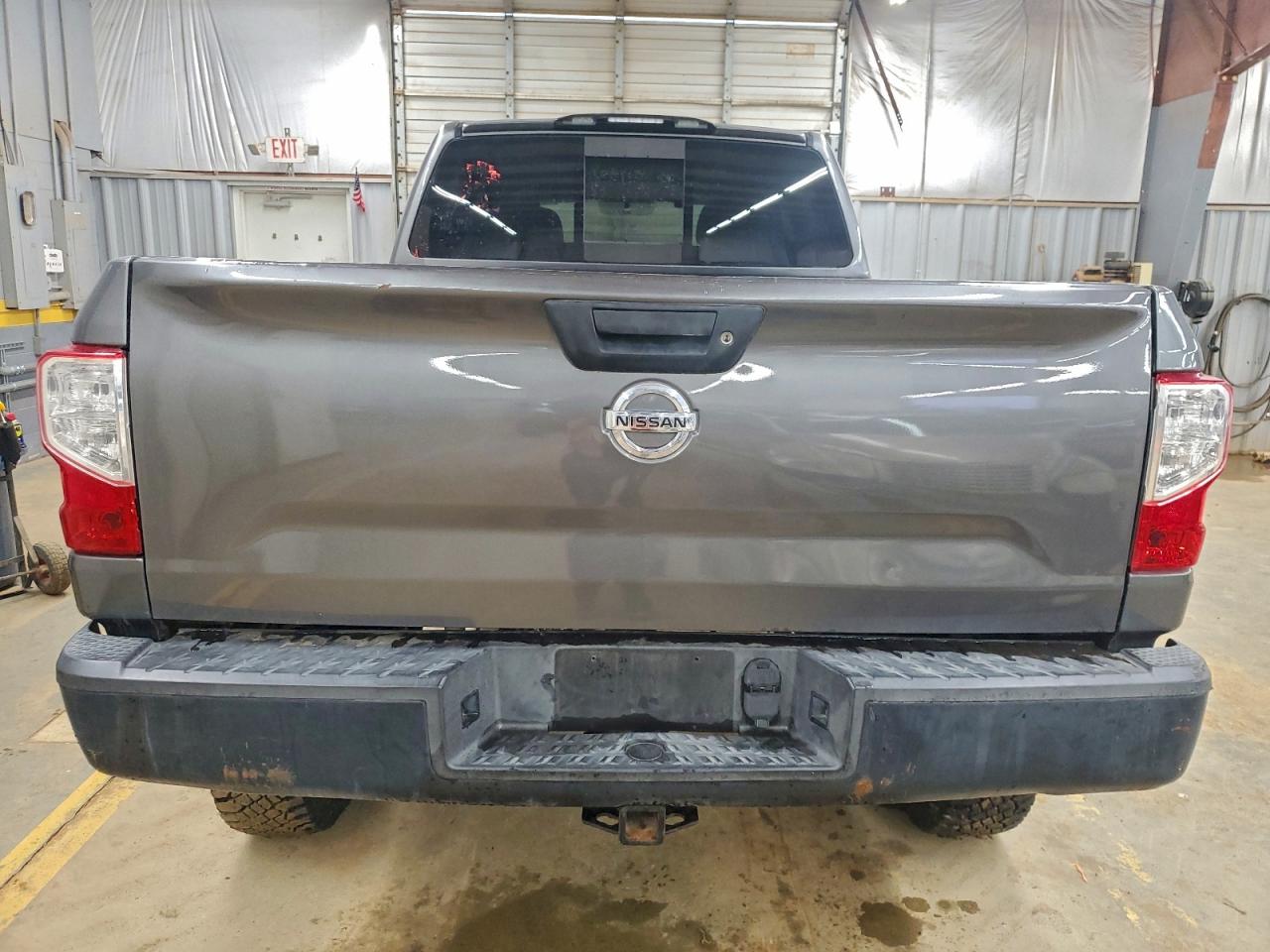 2017 NISSAN TITAN