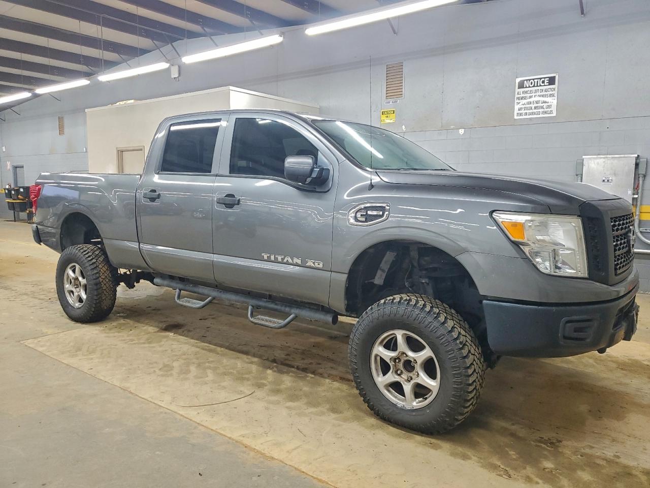2017 NISSAN TITAN