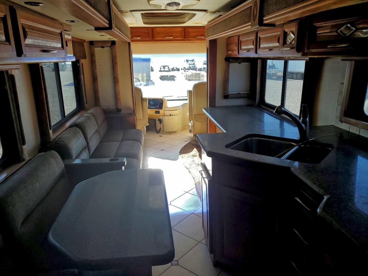 2006 FORETRAVEL MOTORHOME MOTORHOME