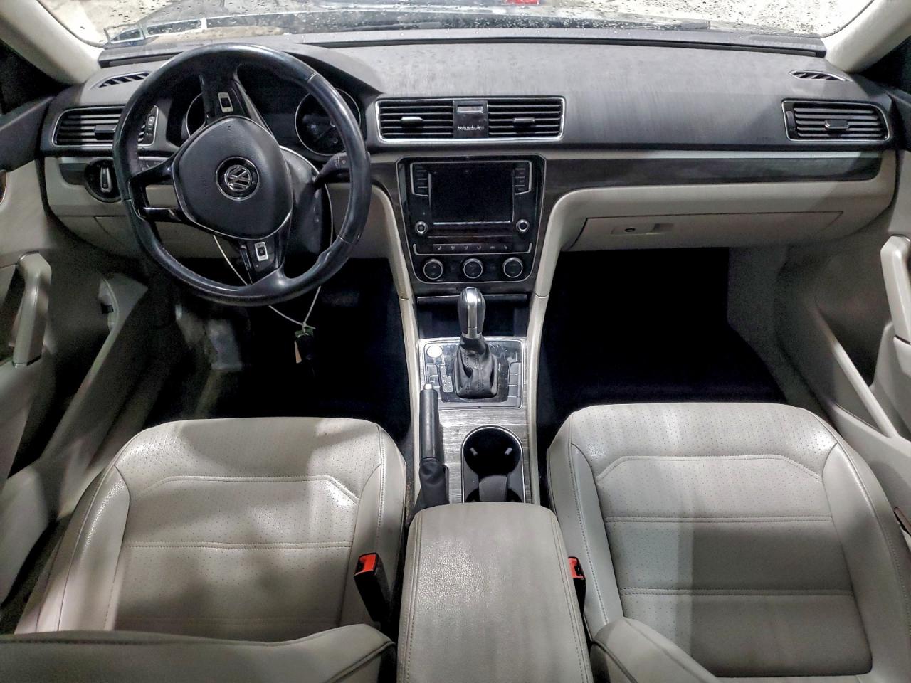 2018 VOLKSWAGEN PASSAT