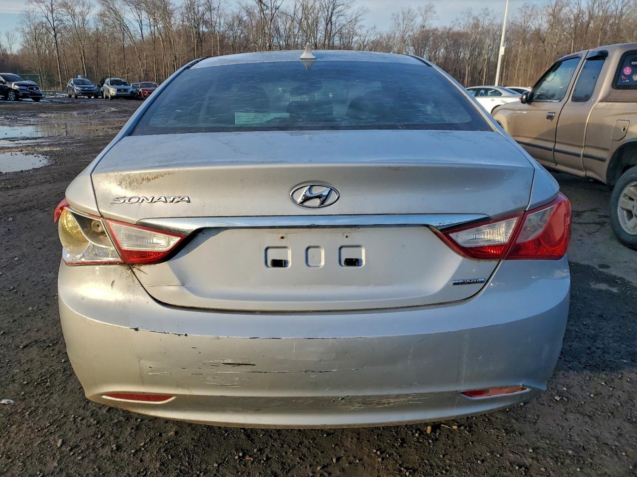 2011 HYUNDAI SONATA
