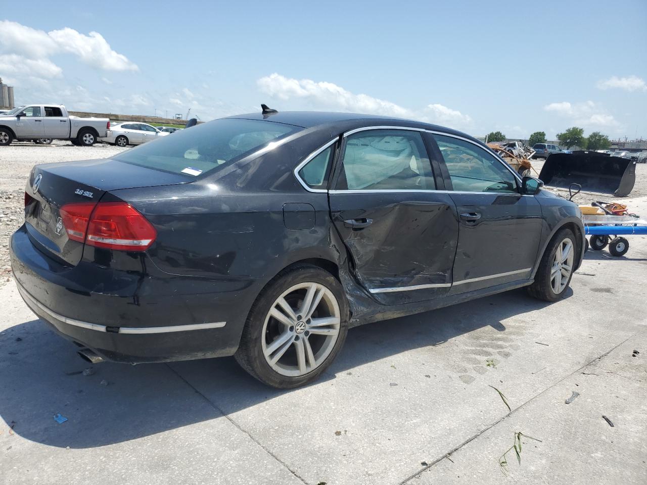 2013 VOLKSWAGEN PASSAT