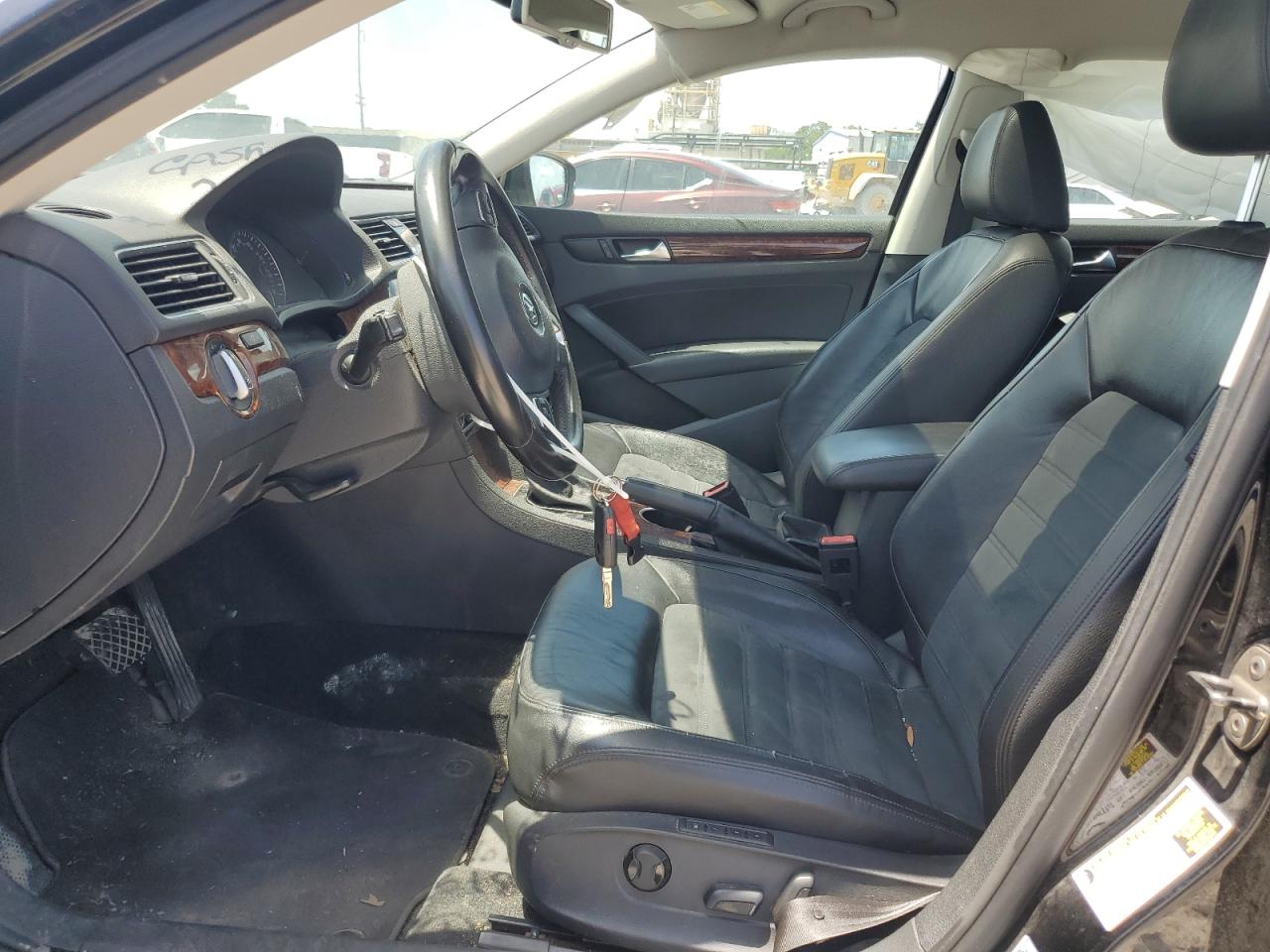 2013 VOLKSWAGEN PASSAT