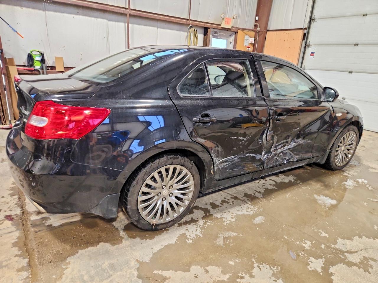2011 SUZUKI KIZASHI