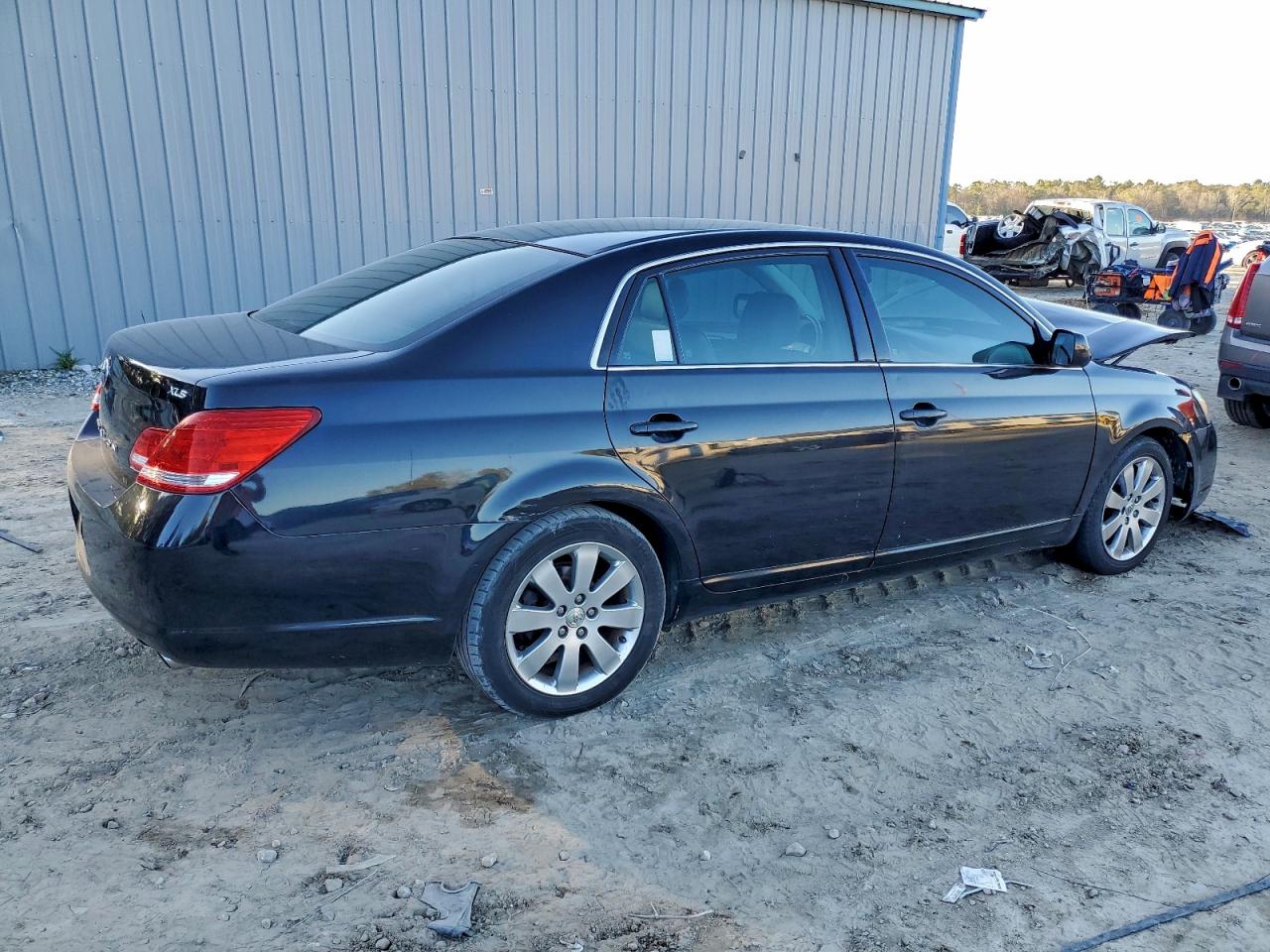 2005 TOYOTA AVALON