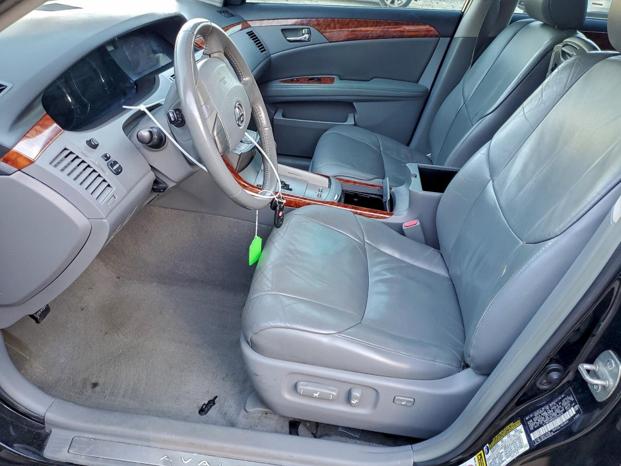 2005 TOYOTA AVALON