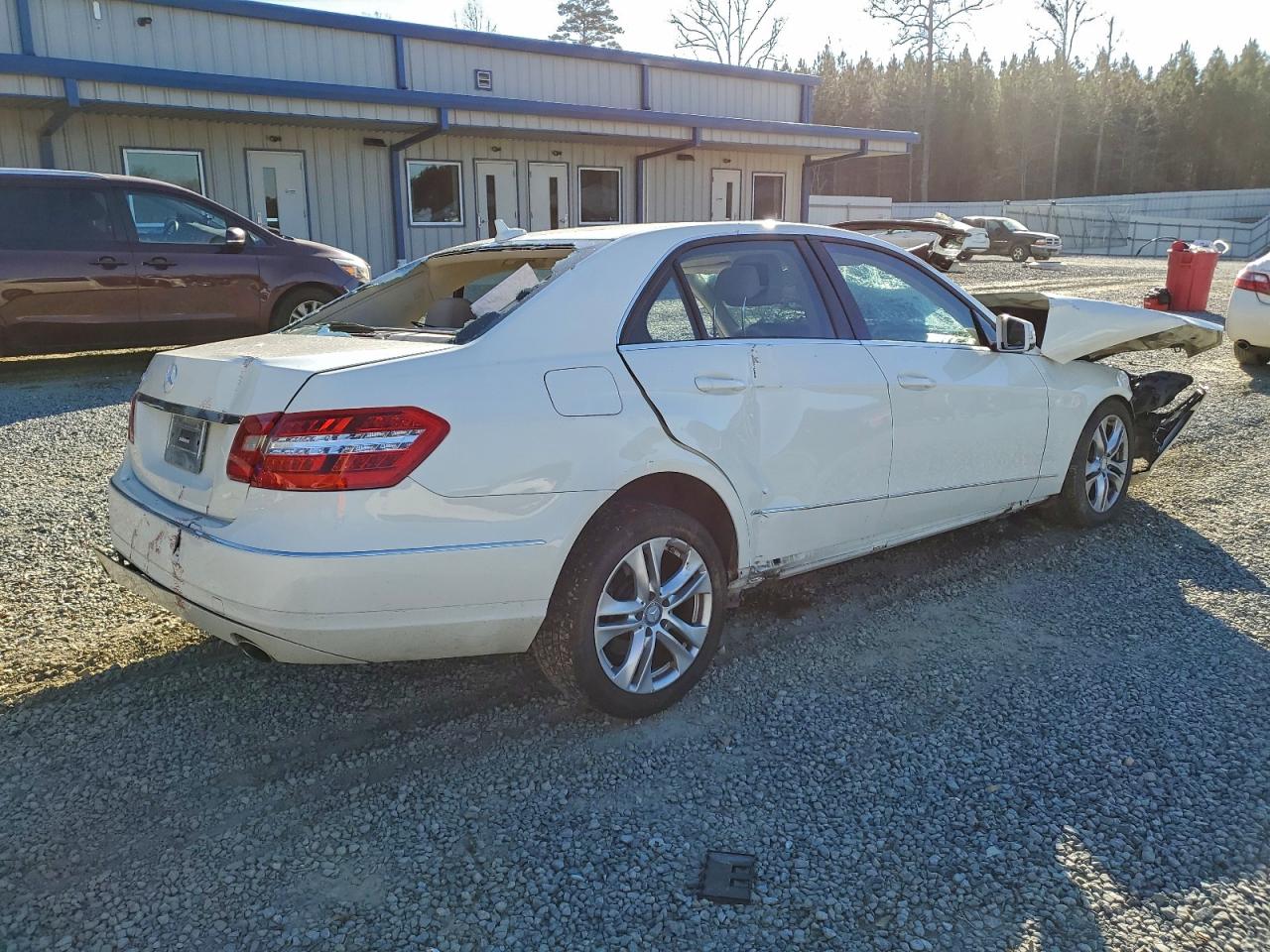 2011 MERCEDES BENZ E-CLASS