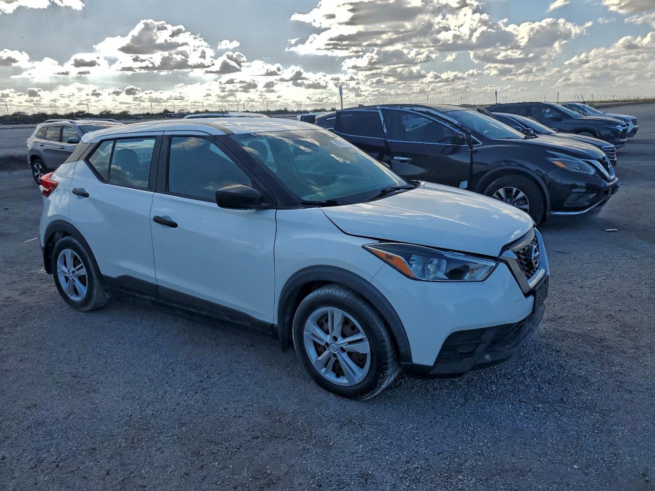2020 NISSAN KICKS