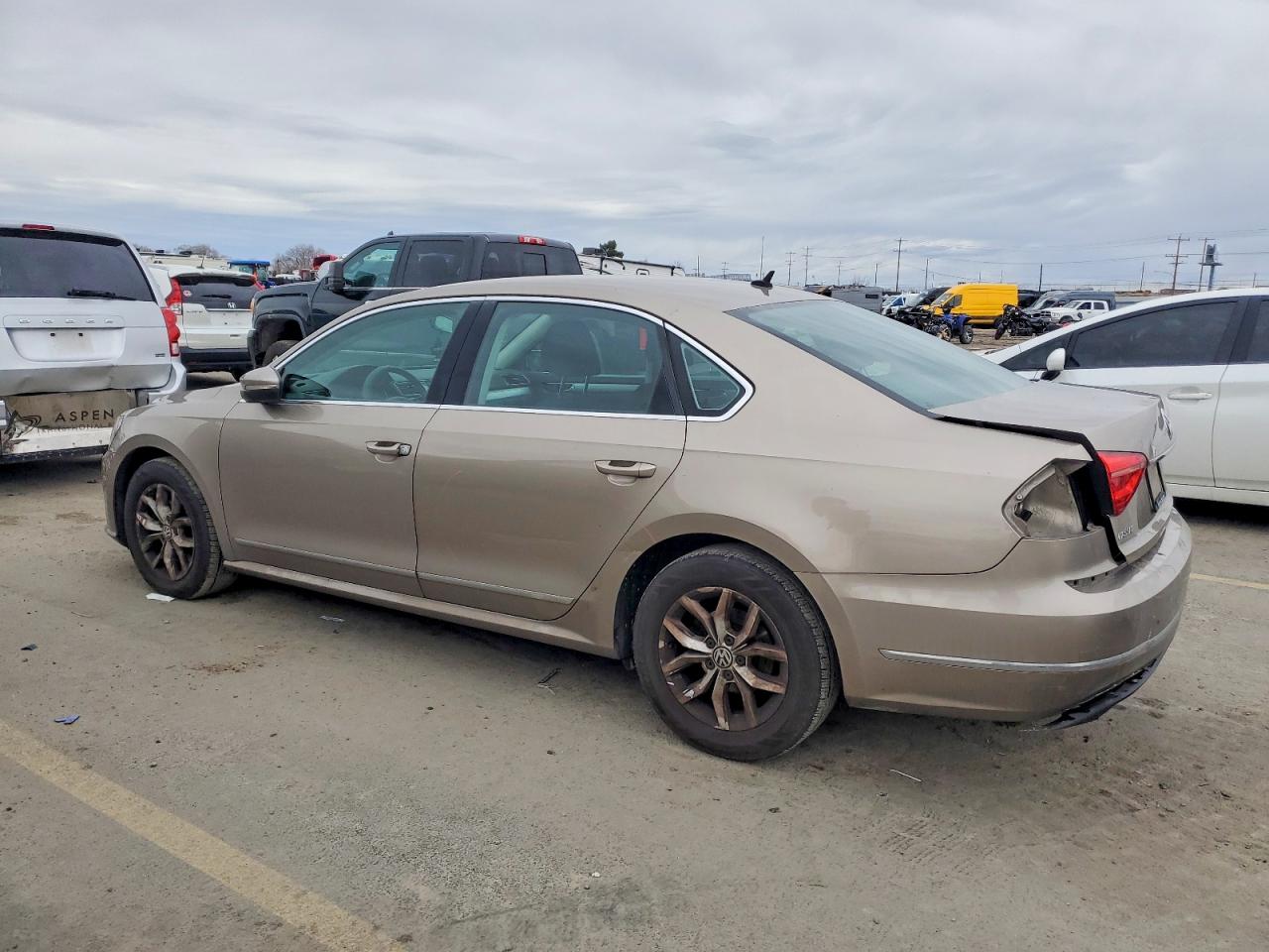 2016 VOLKSWAGEN PASSAT