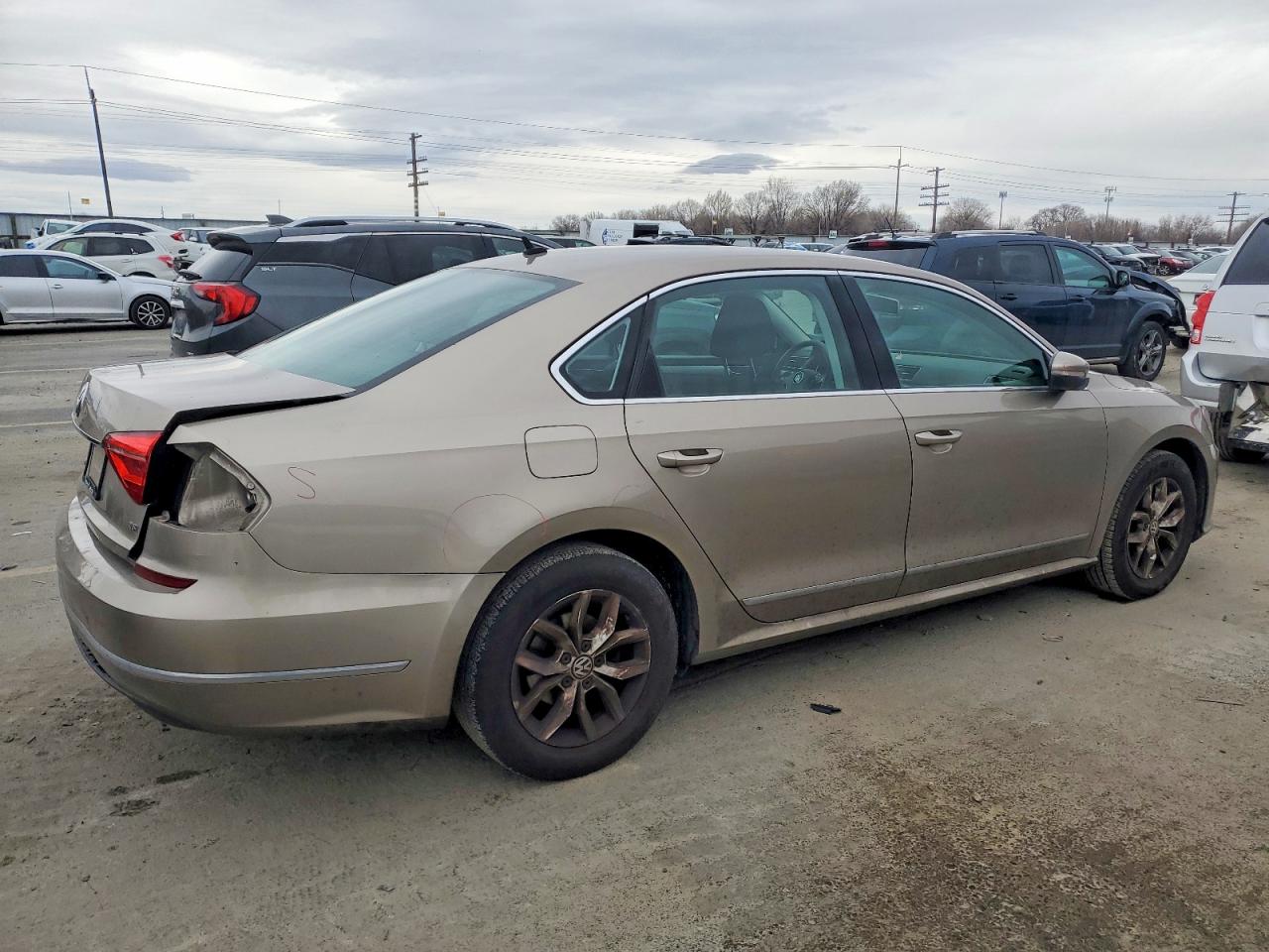 2016 VOLKSWAGEN PASSAT