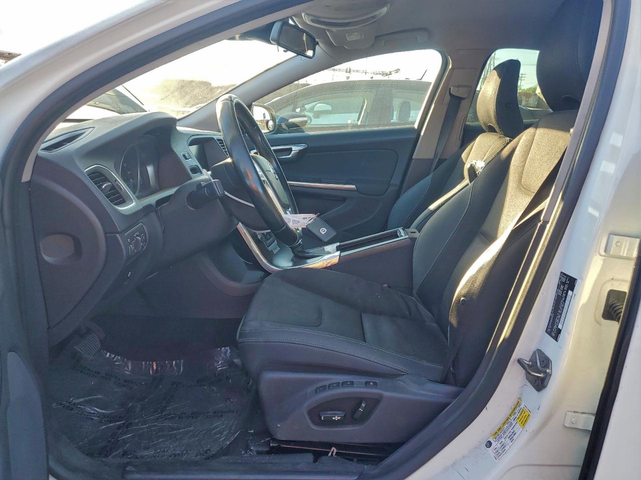 2014 VOLVO S60