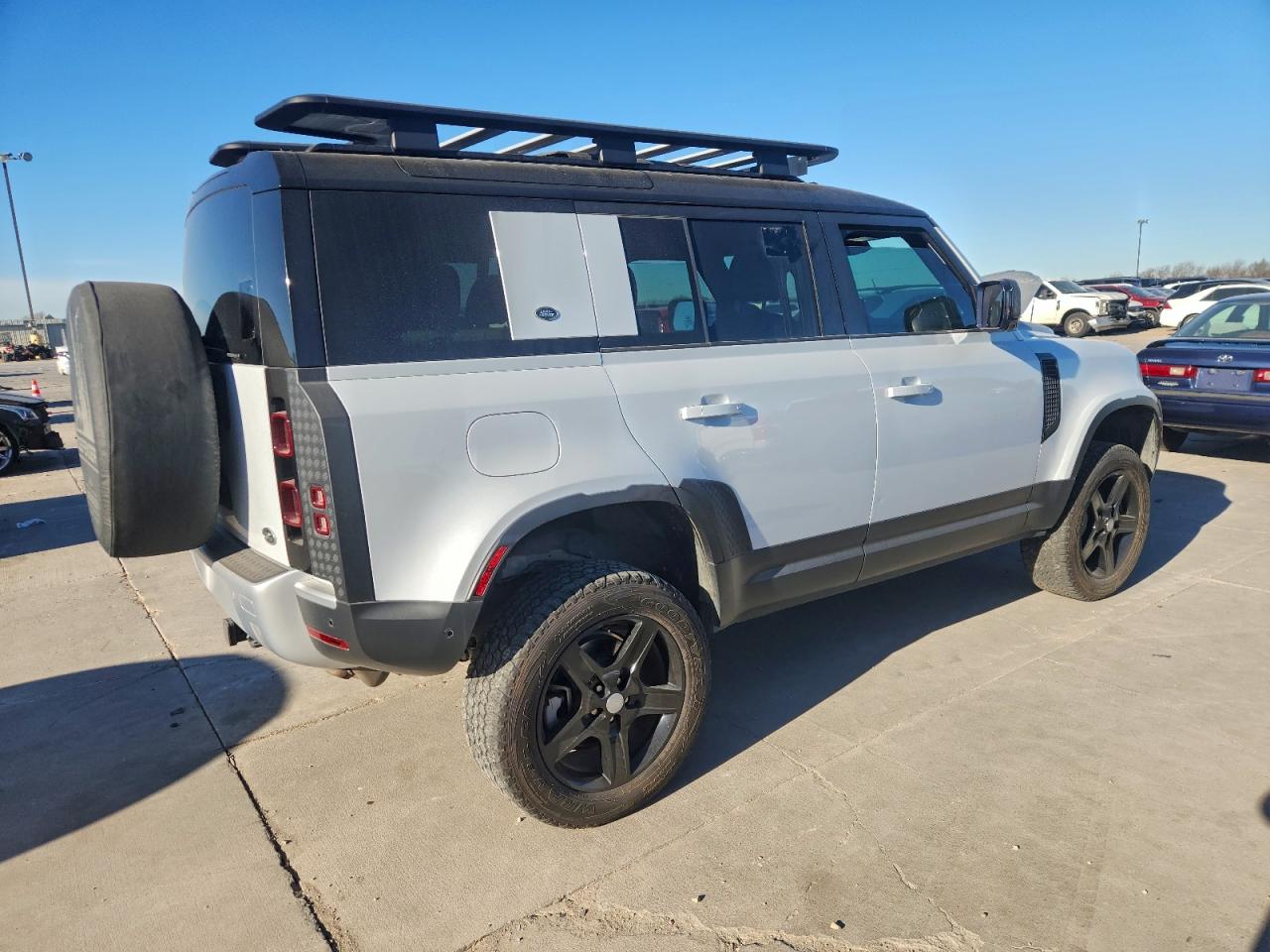 2022 LAND ROVER DEFENDER