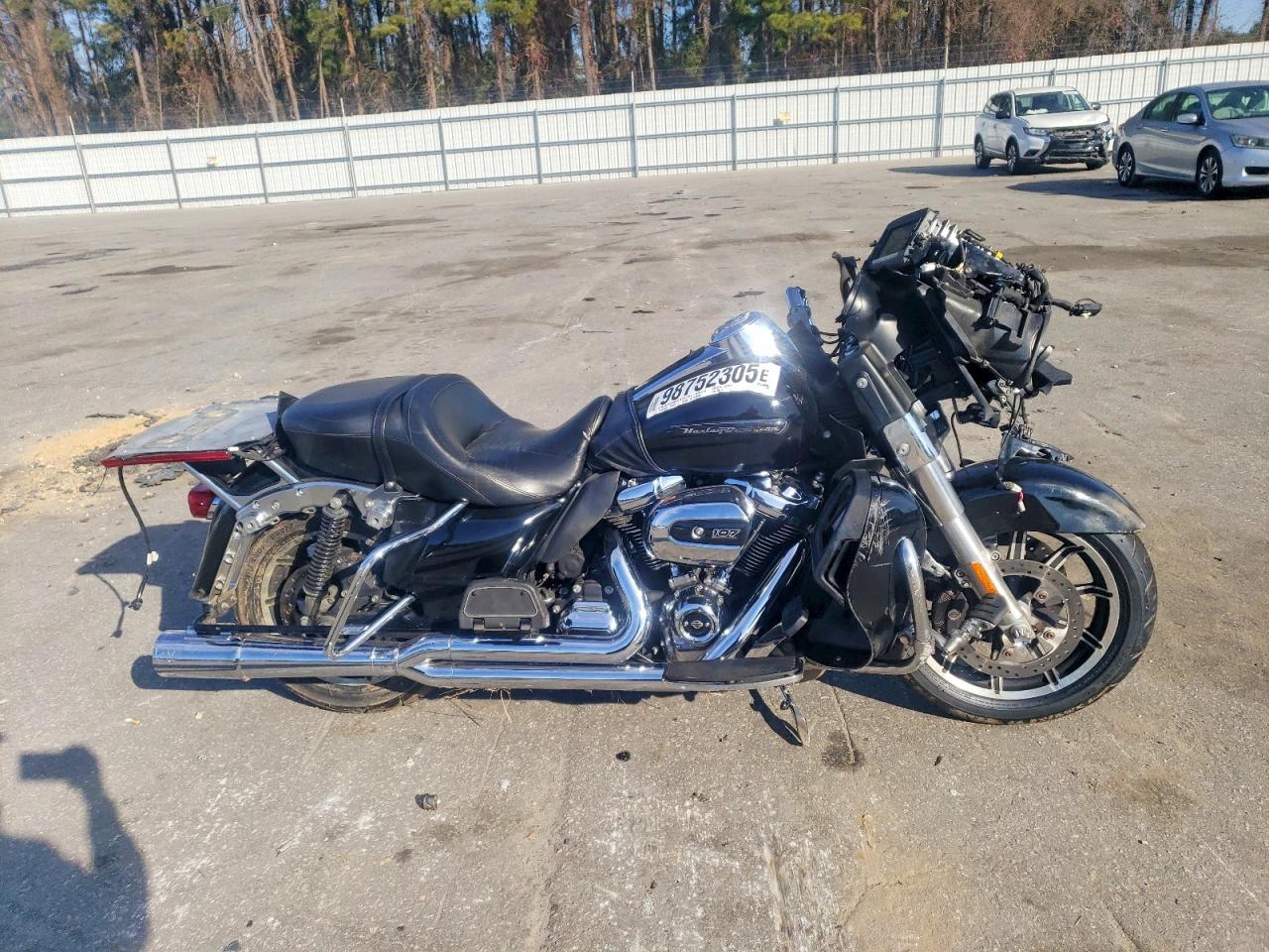 2018 HARLEY-DAVIDSON FL