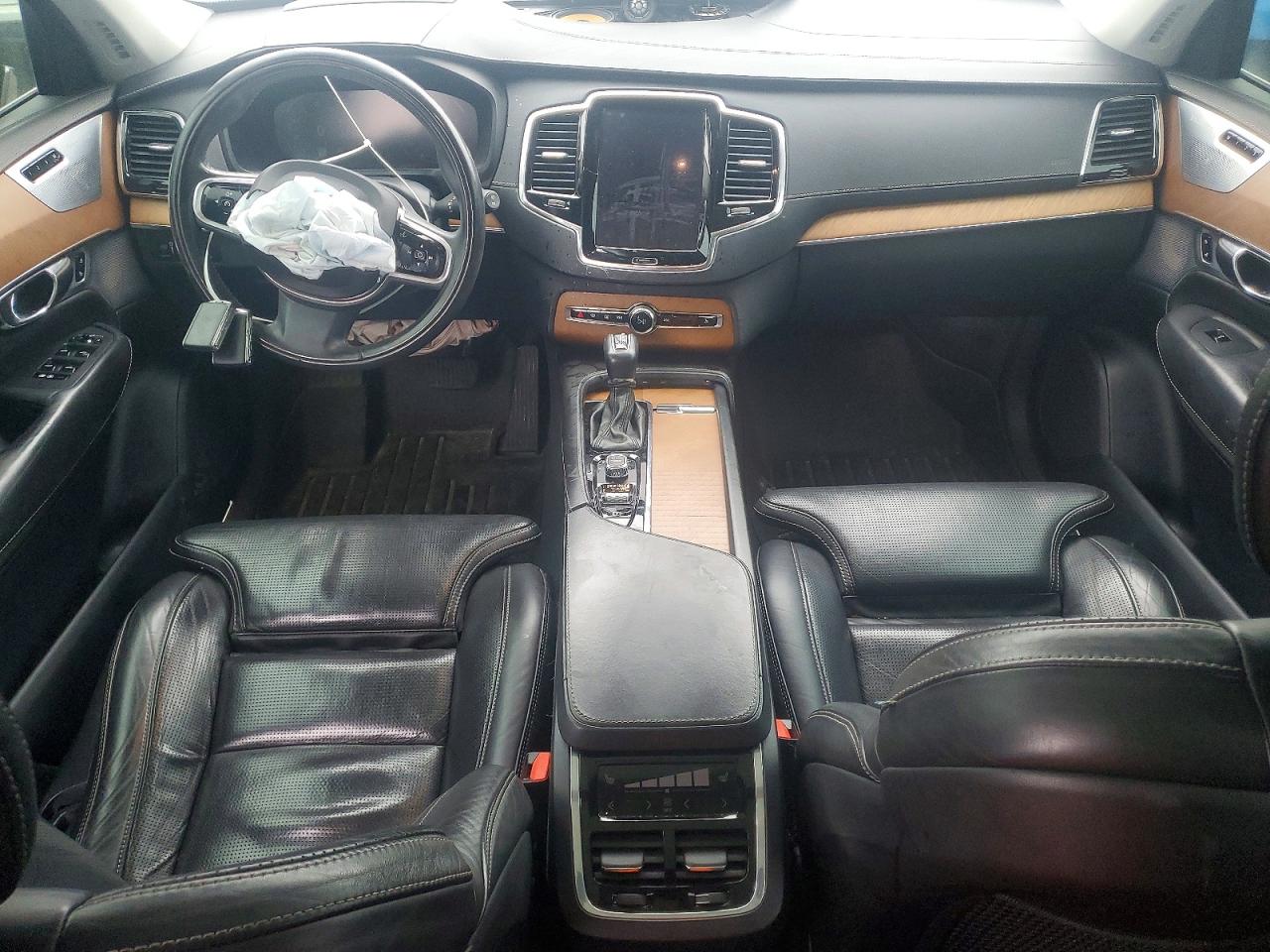 2017 VOLVO XC90