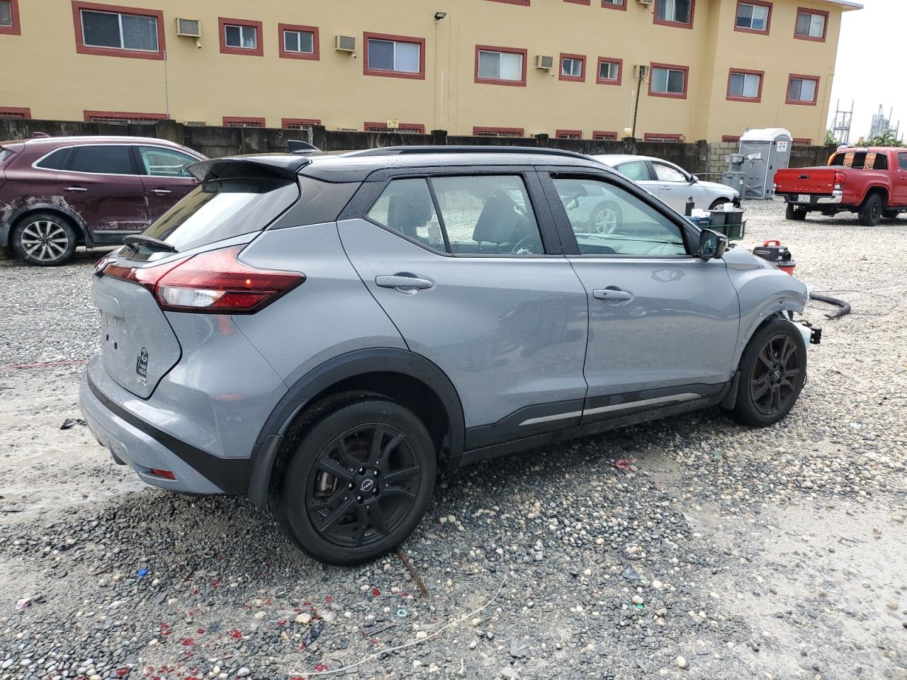 2023 NISSAN KICKS