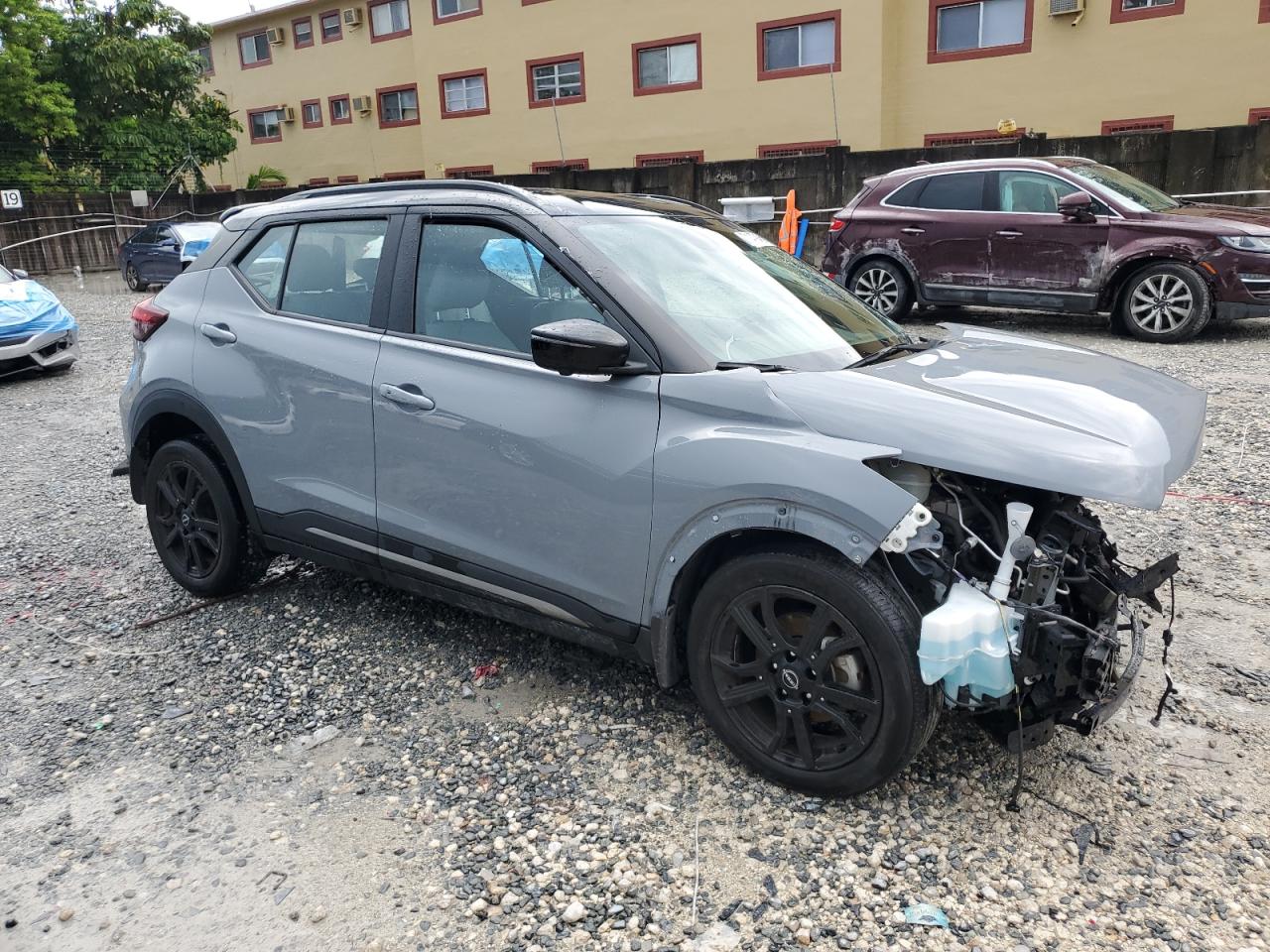 2023 NISSAN KICKS