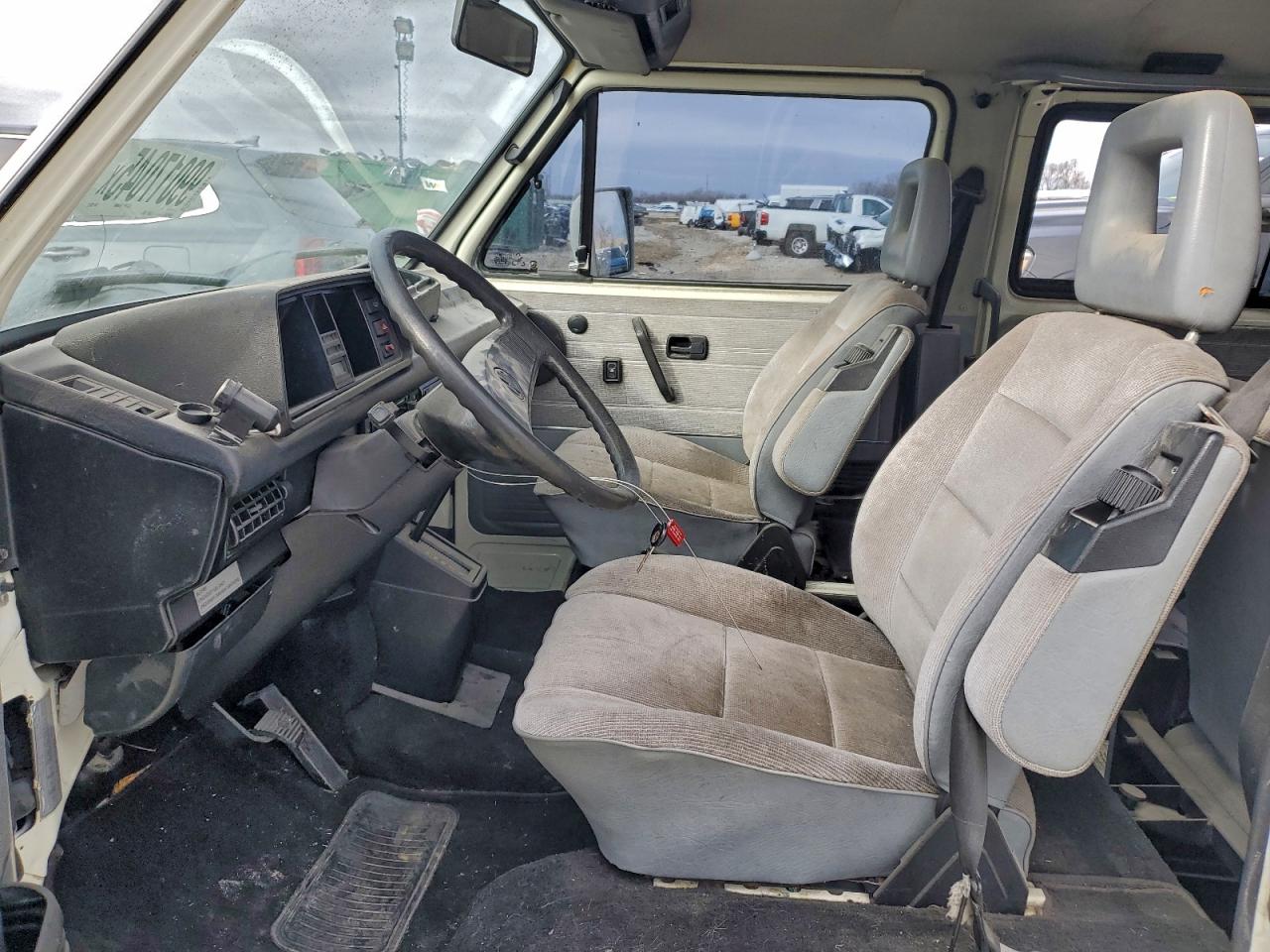 1990 VOLKSWAGEN MINIVAN