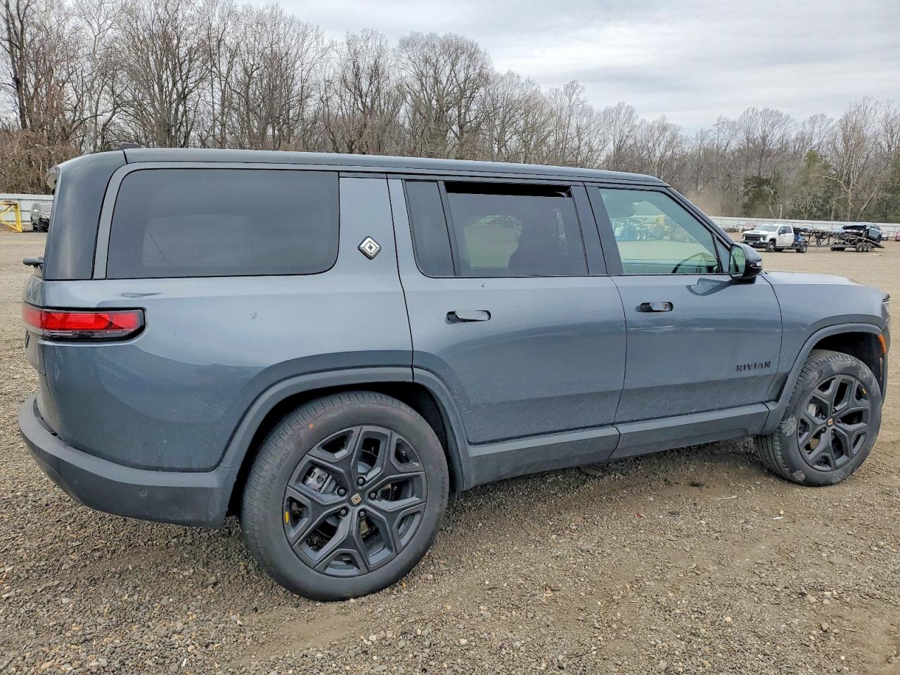 2025 RIVIAN RIS