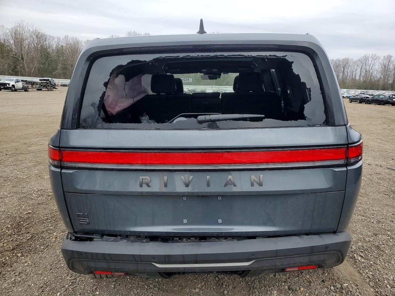2025 RIVIAN RIS