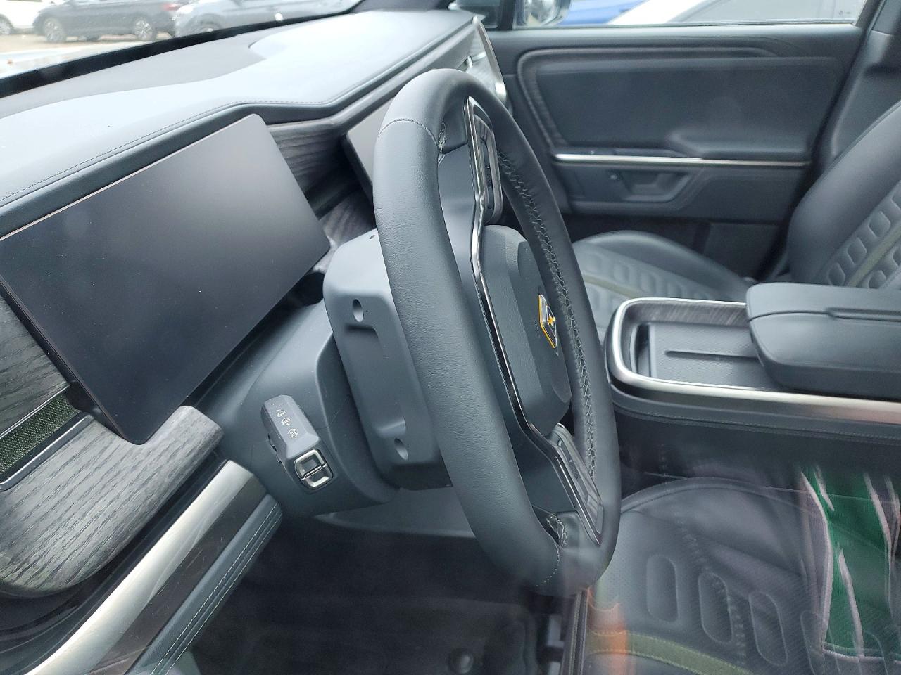2025 RIVIAN RIS