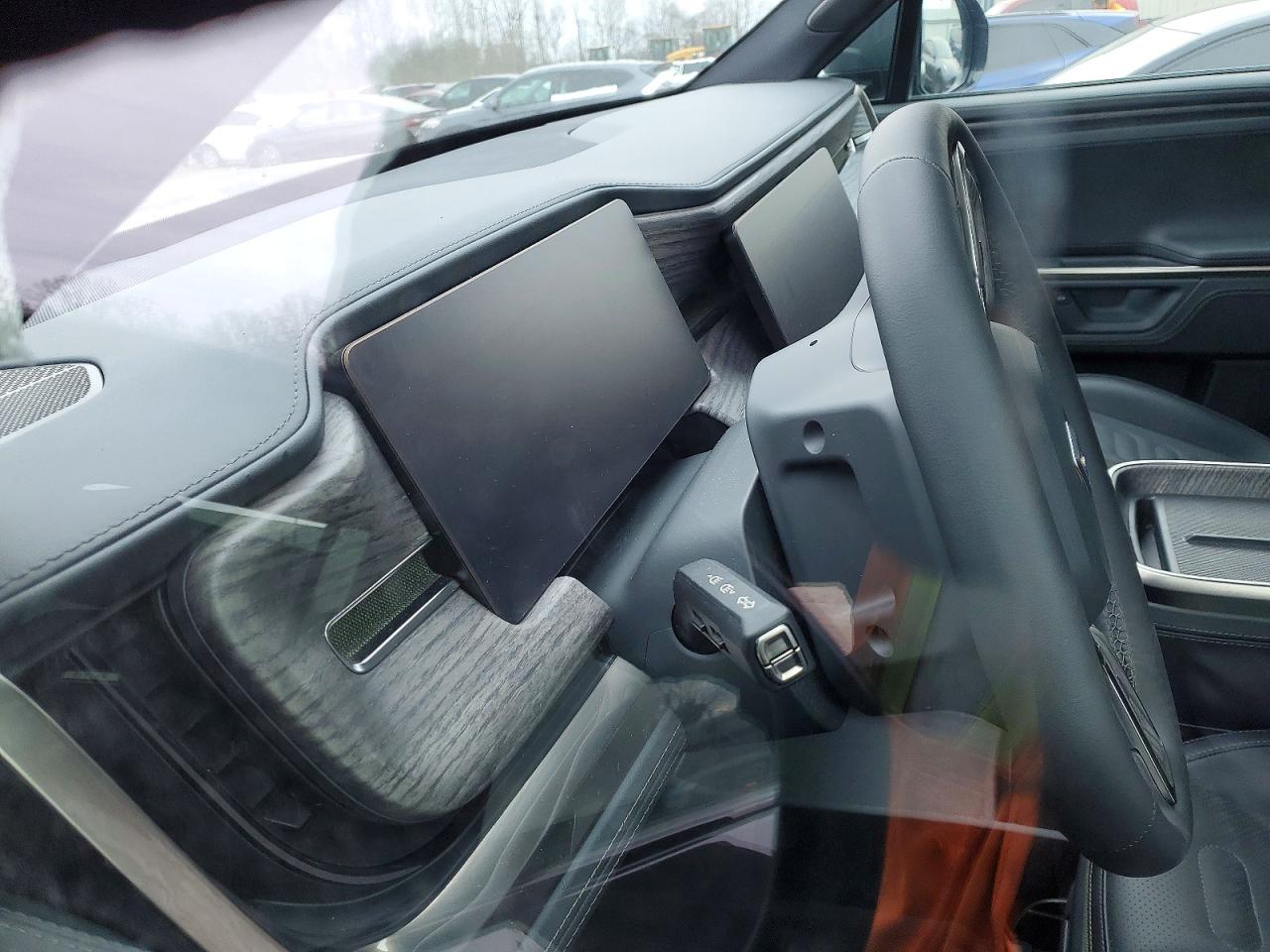 2025 RIVIAN RIS