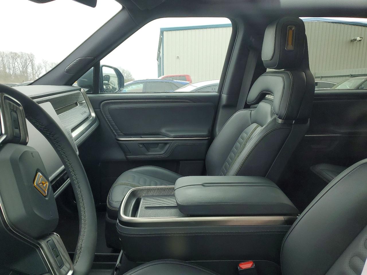 2025 RIVIAN RIS