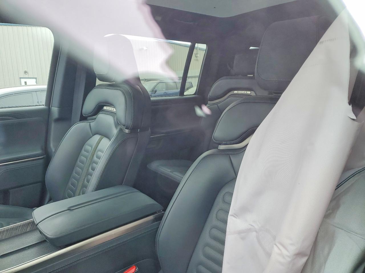 2025 RIVIAN RIS