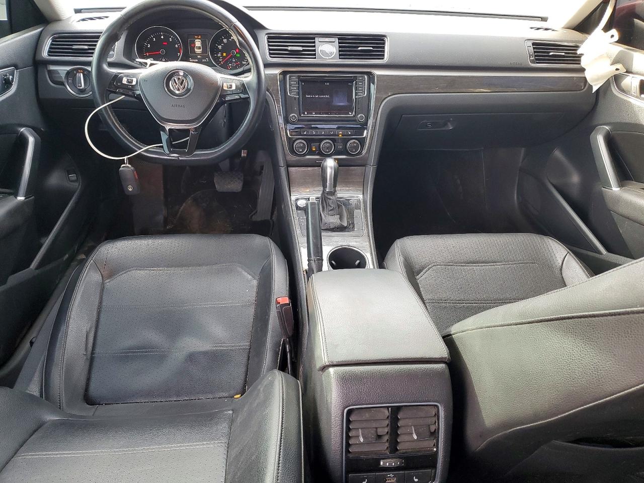 2017 VOLKSWAGEN PASSAT