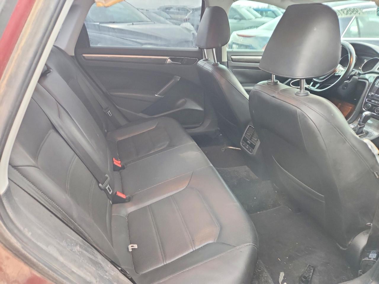 2017 VOLKSWAGEN PASSAT