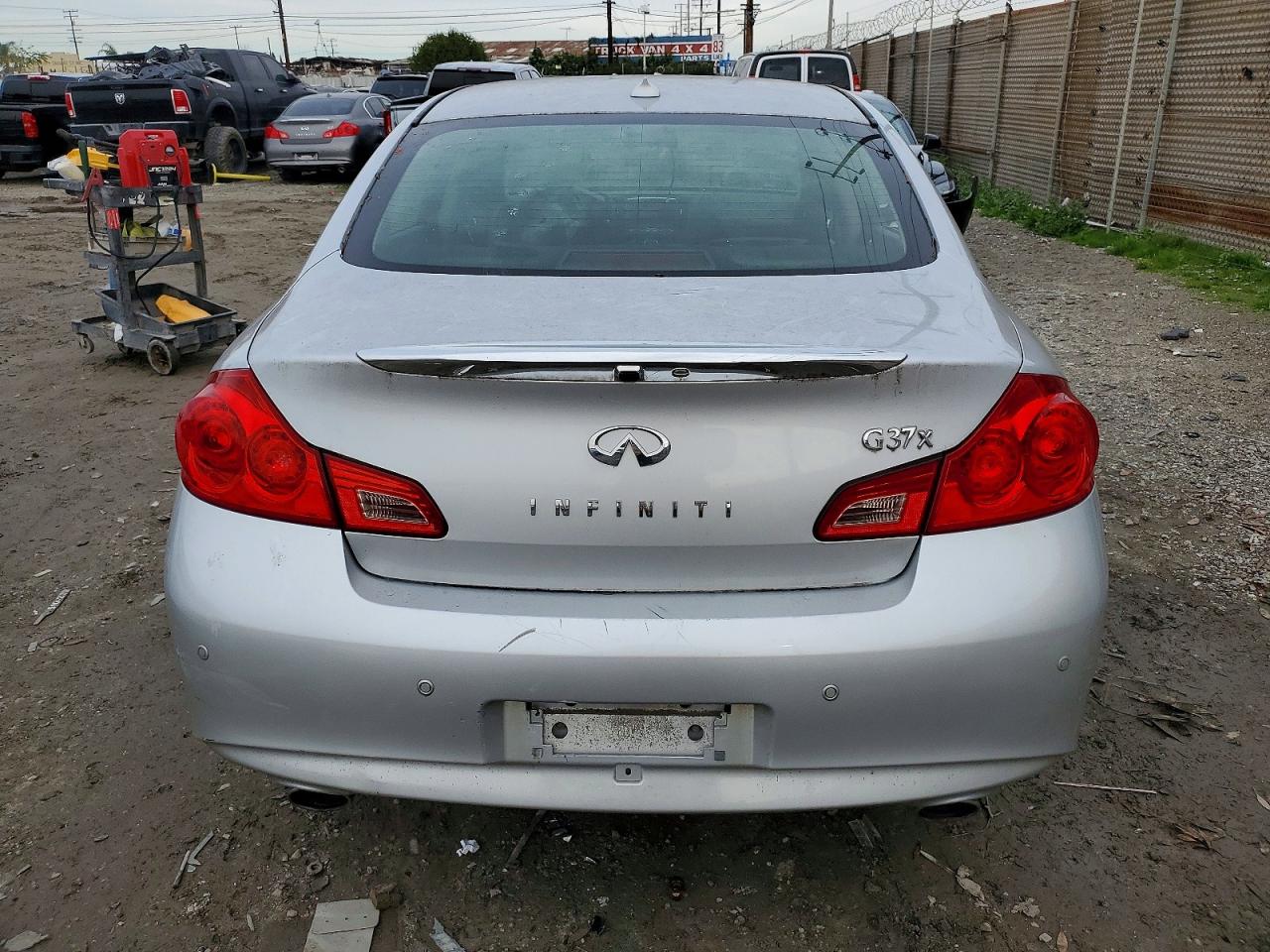 2012 INFINITI G37