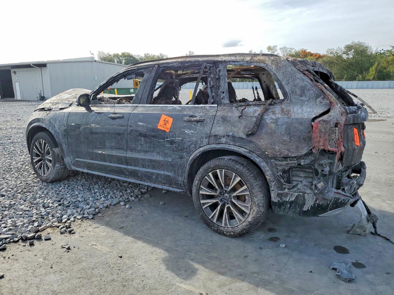 2022 VOLVO XC90