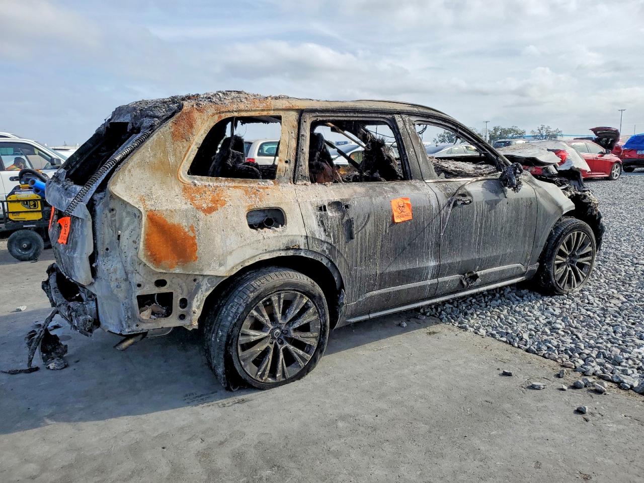 2022 VOLVO XC90