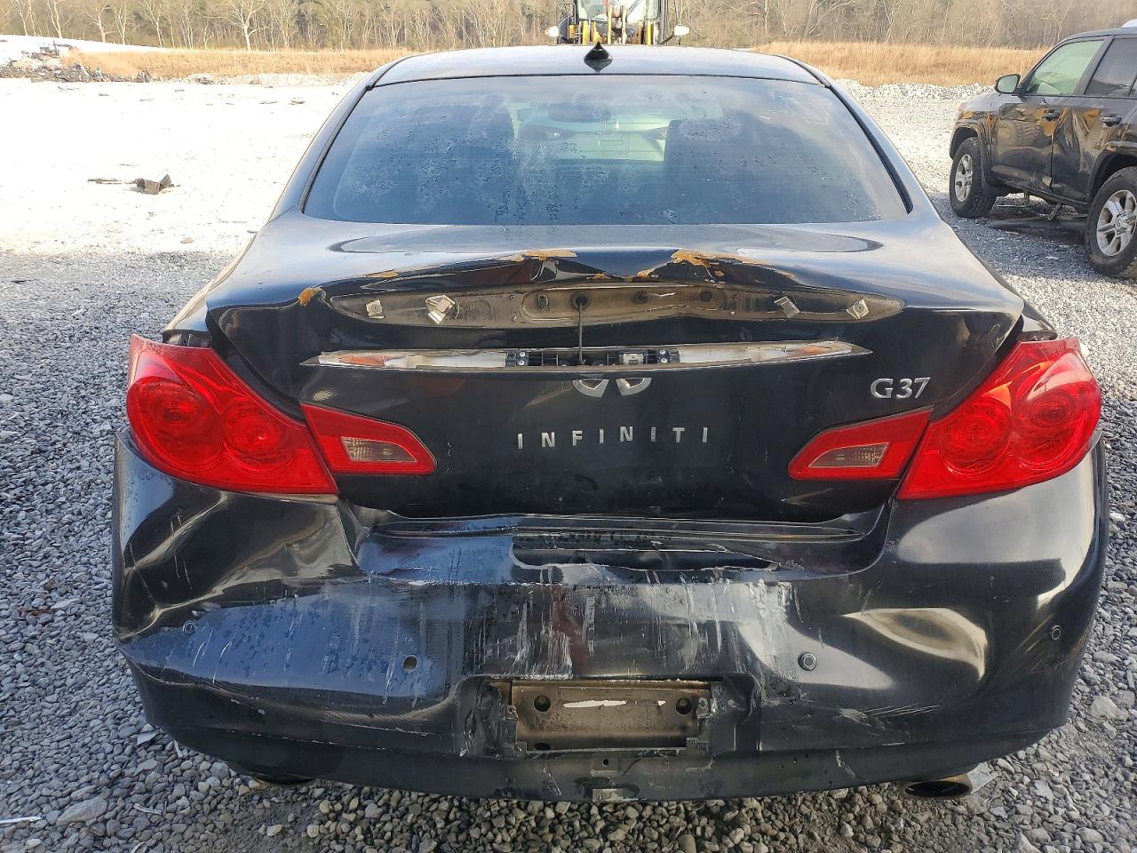 2013 INFINITI G37