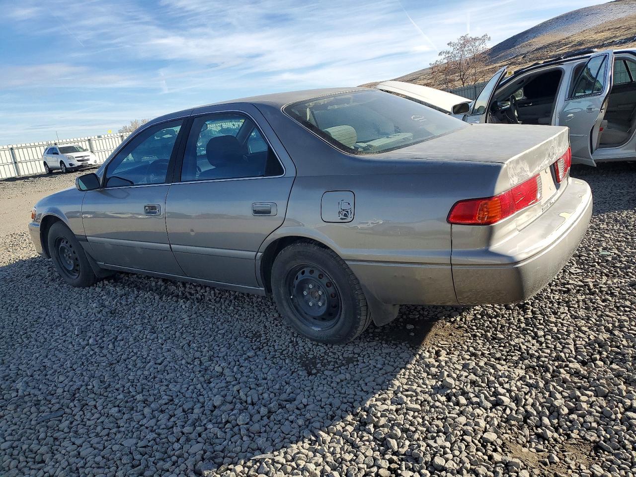2000 TOYOTA CAMRY CE V